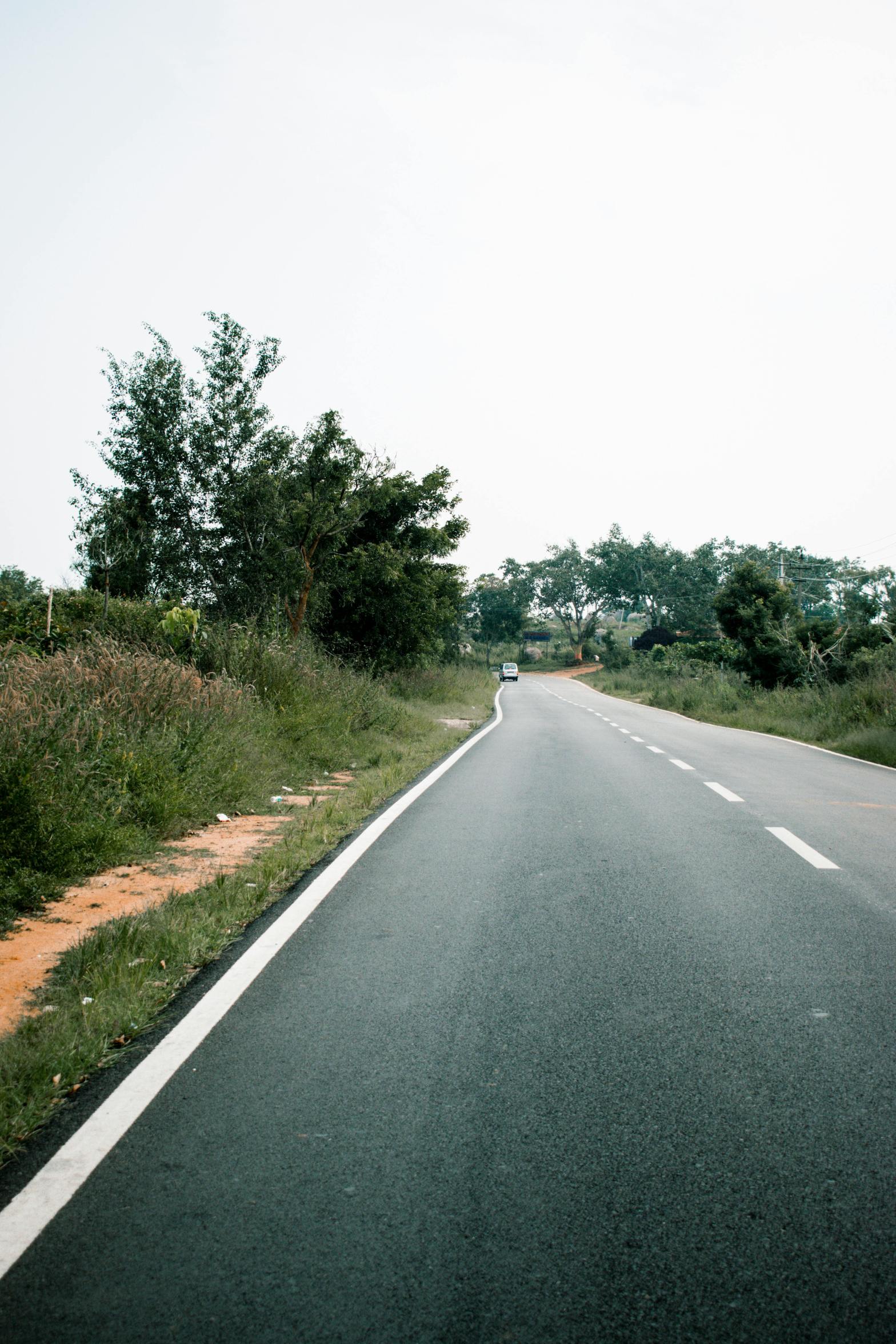 An picture of empty road.