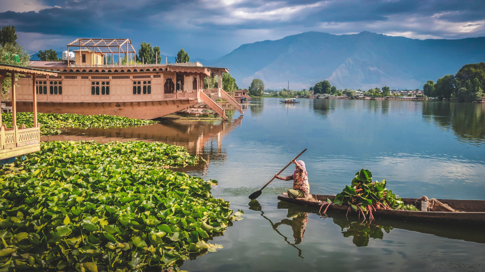 Boat ride at Dal Lake